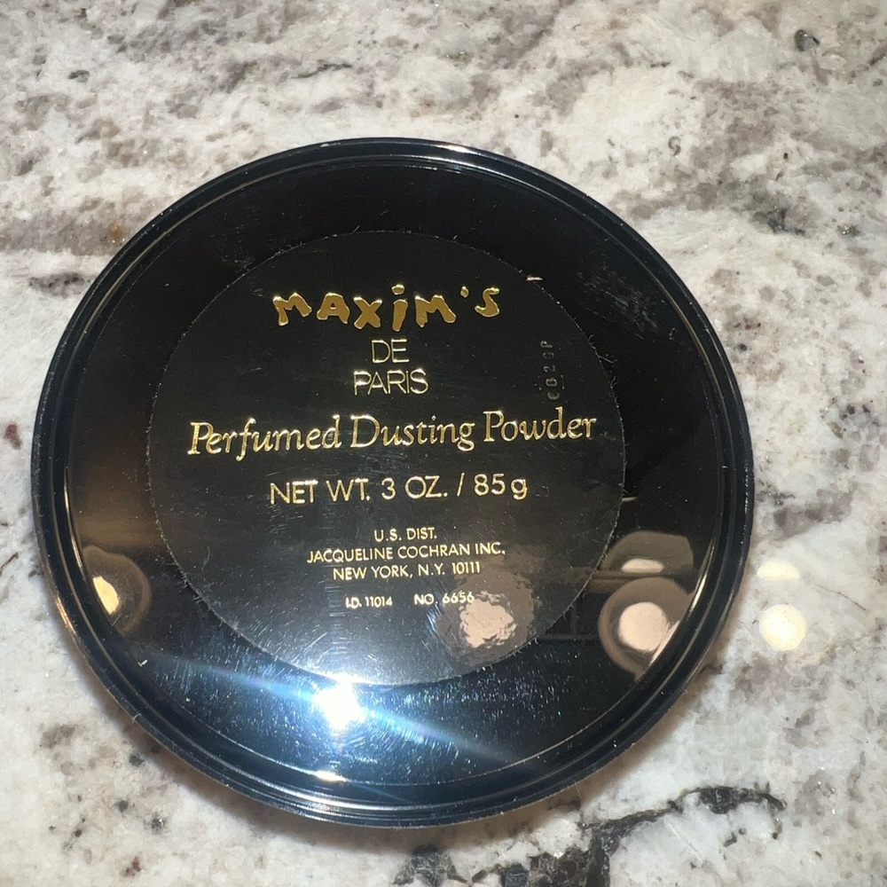 Maxim’s Perfumed Powder - Picture 2 of 3